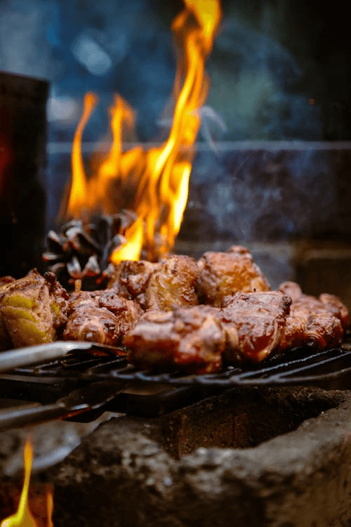 Viande au feu de bois, grillade artisanale